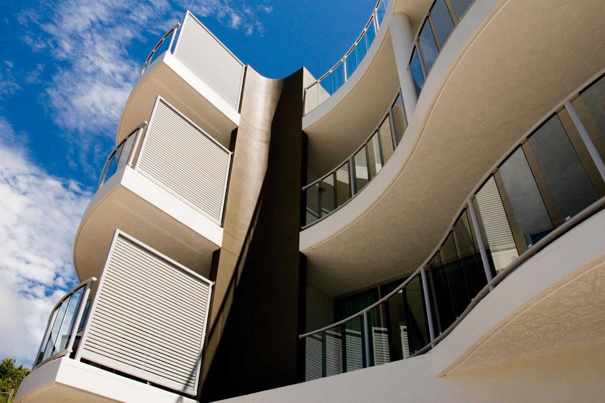 At Marina Shores Airlie Beach Dış mekan fotoğraf The exterior of the building